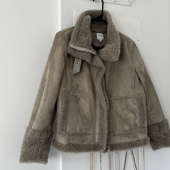 Grey shearling style bomber jacket - Picture 4 of 9